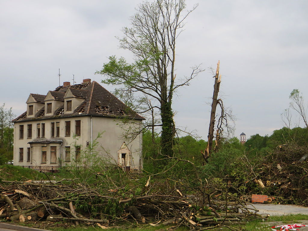 Auf dem Bild sind Schäden vom Tornado in Bützow zu sehen.