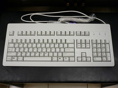 Auf dem Bild sieht man eine Computer-Tastatur