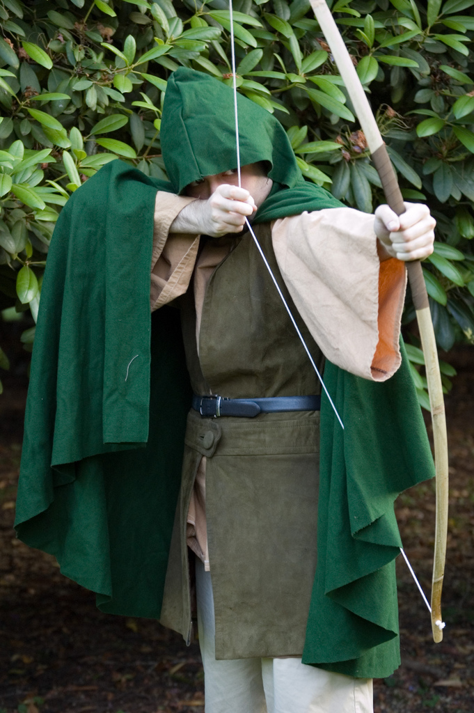 Auf dem Bild ist eine als Robin Hood verkleidete Person zu sehen