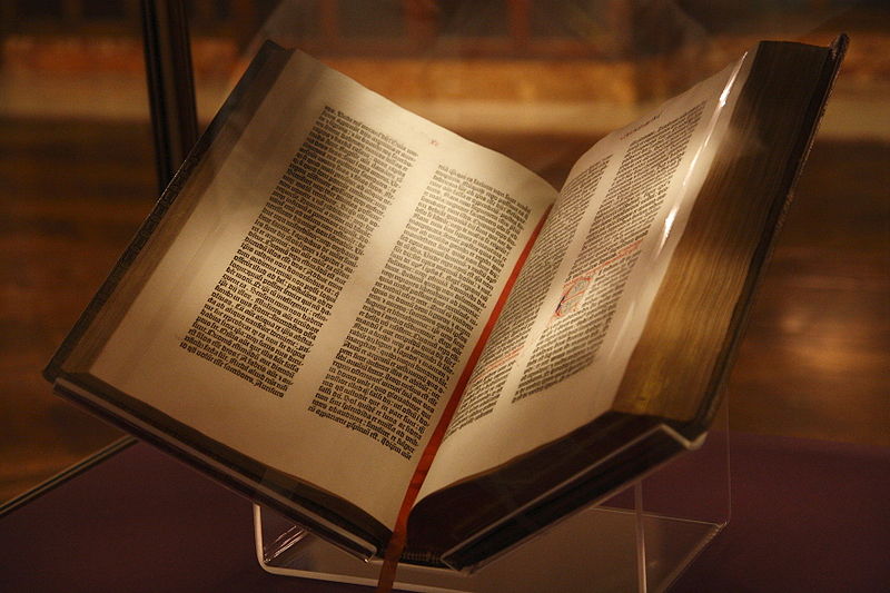 Datei:800px-Gutenberg Bible, New York Public Library, USA. Pic 01.jpg