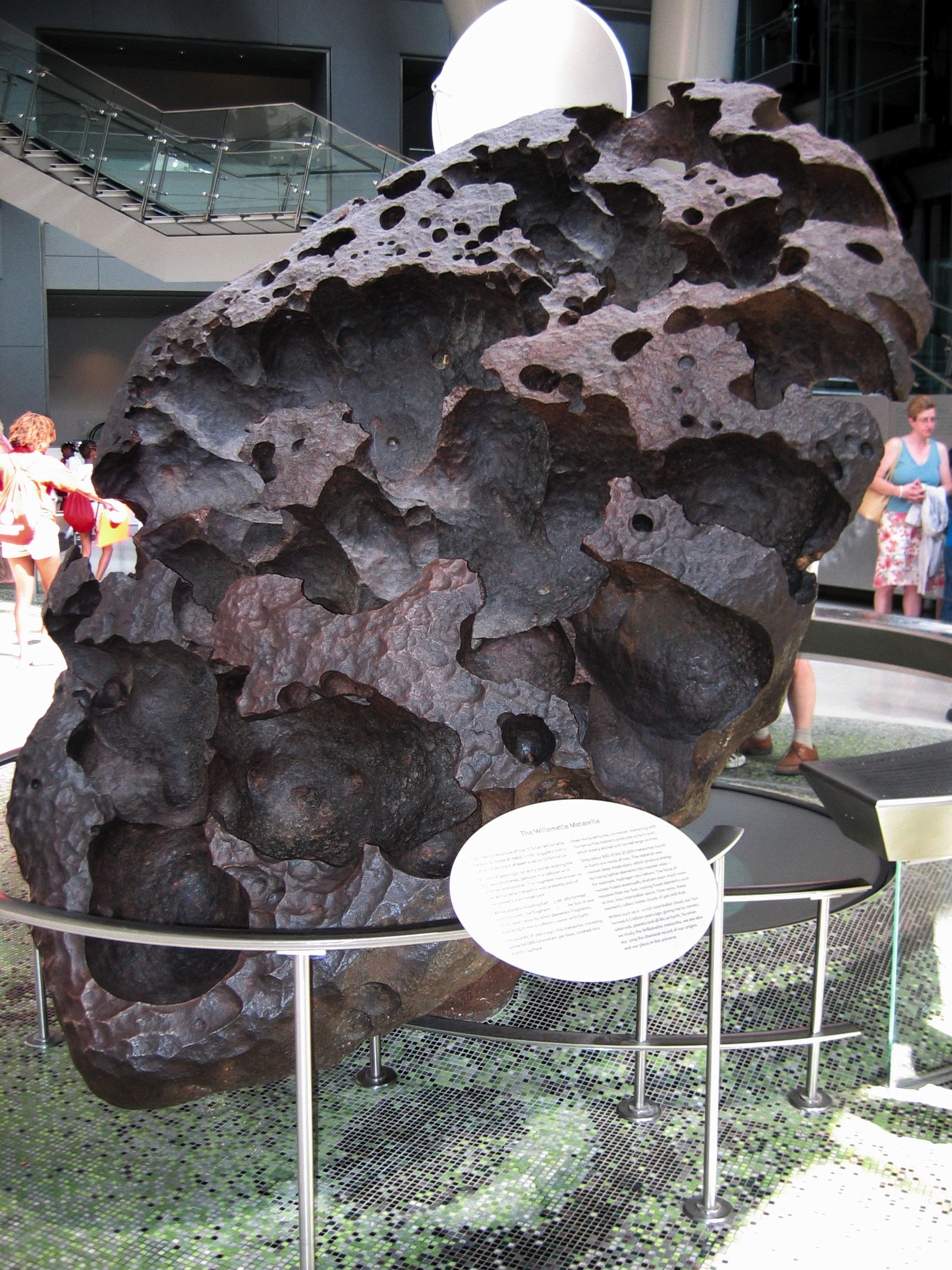 Auf dem Bild ist ein Meteorit zu sehen