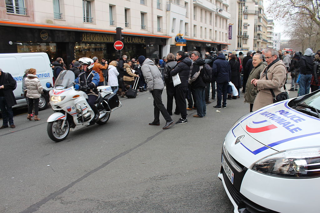 Auf dem Bild ist der Platz vor Charlie Hebdo zu sehen