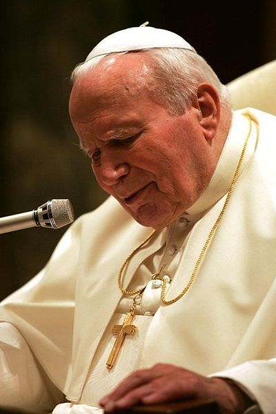 Auf dem Bild ist Papst Johannes Paul II. zu sehen
