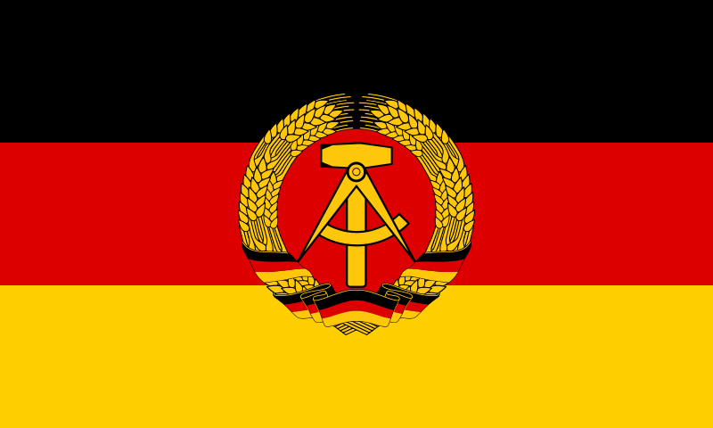 Auf dem Bild ist die Flagge der DDR zu sehen.