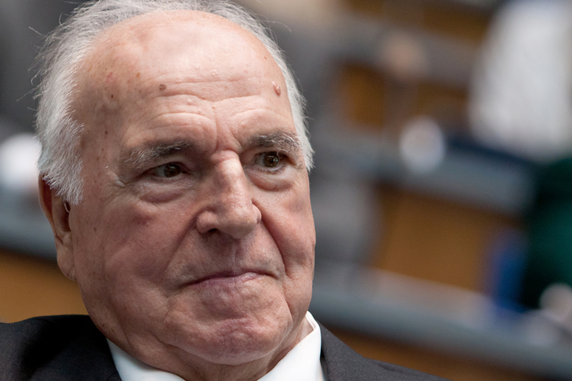 Auf dem Bild ist Helmut Kohl zu sehen