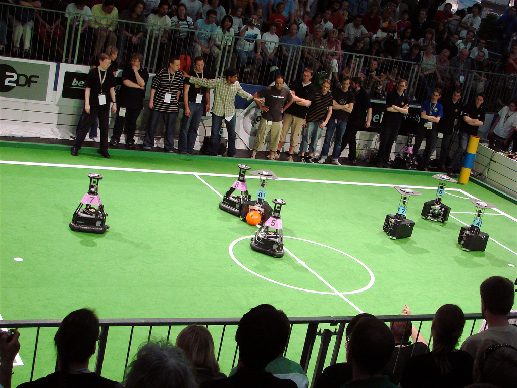 Roboter-Fußball.jpg