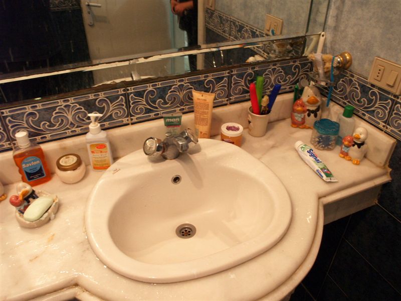 Datei:Waschbecken-Badezimmer.jpg
