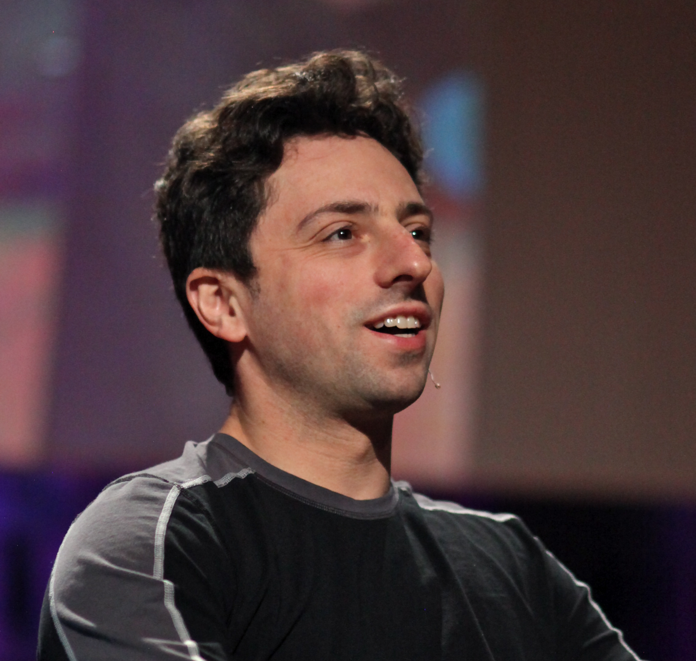 Auf dem Bild ist Sergey Brin. Das Bild ist aus dem Jahr 2010