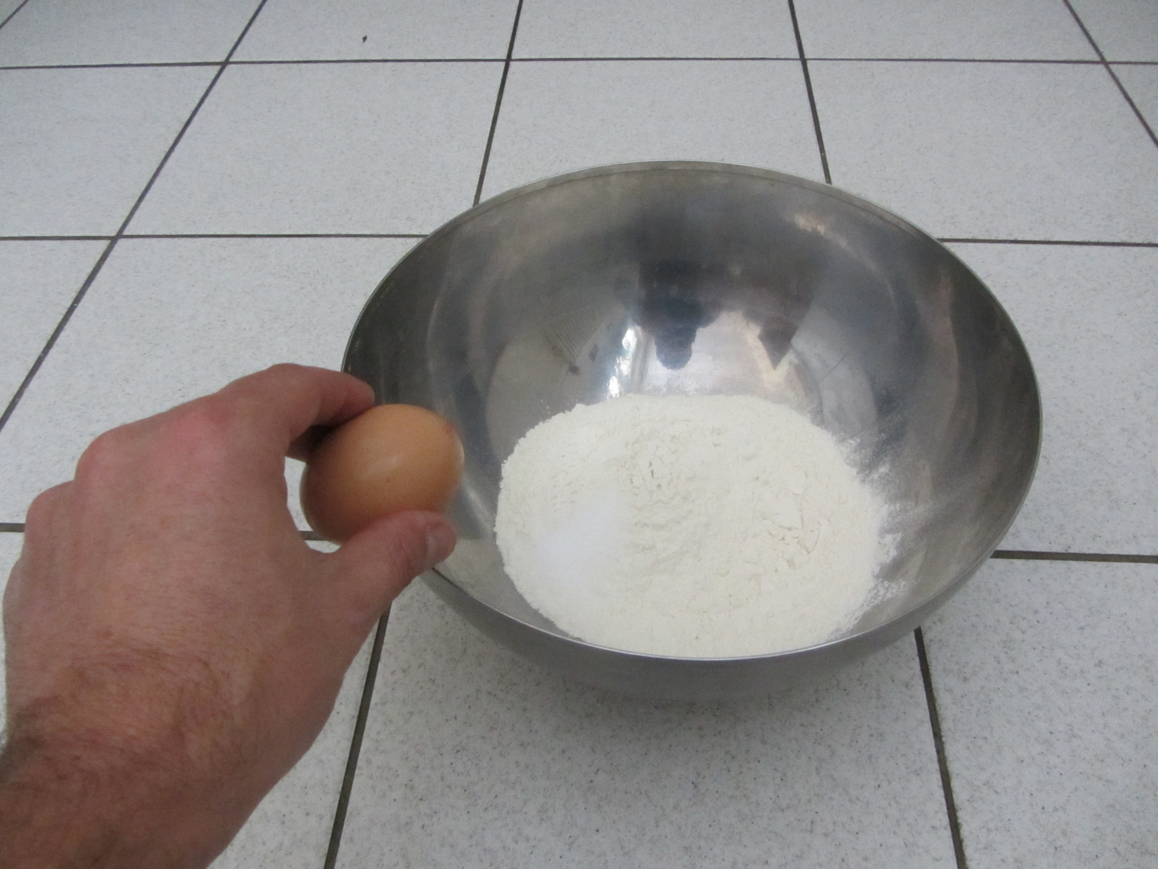 Eier-aufschlagen(Kochen).JPG