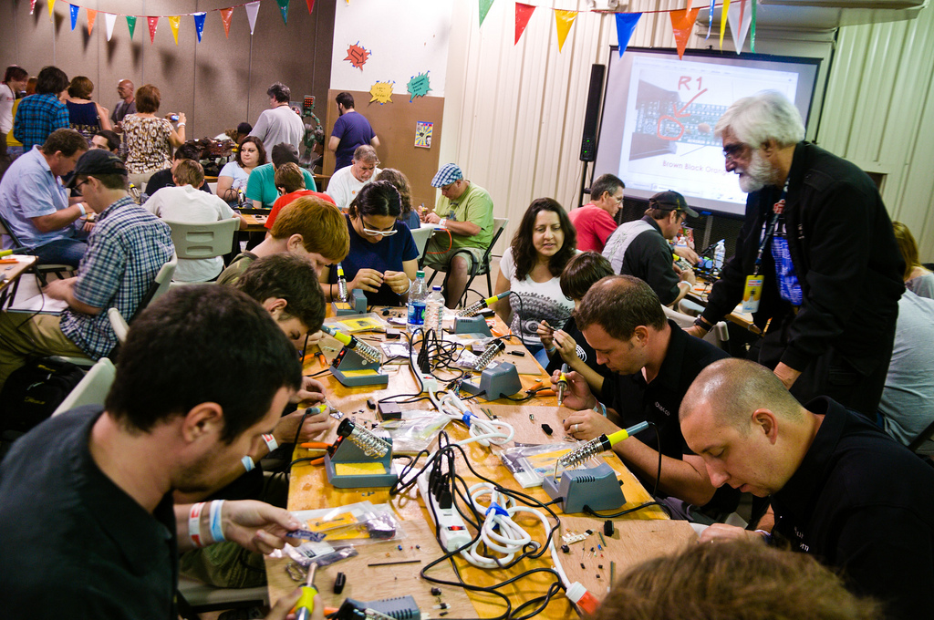 MakerFair2012 bauen.jpg